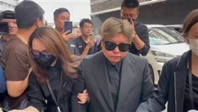 內地天后韓紅本人抵達李玟靈堂現場。（圖／記者鄭尹翔攝影）