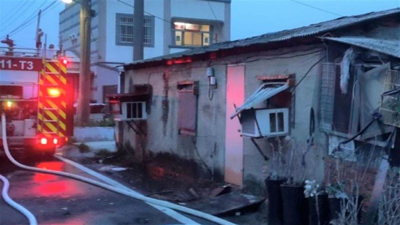 嘉縣東石民宅火警　男子受困屋內送醫不治