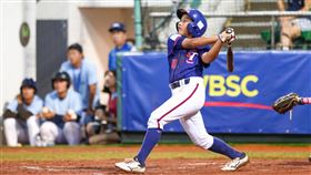 U12世界盃  陳江和兒子陳竑愷敲二壘打2023年第7屆U12世界盃棒球賽台灣31日擊敗德國隊確定晉級複賽，中華職棒中信兄弟教練陳江和的兒子陳竑愷（圖）本屆首度擔任先發第2棒，敲出二壘安打、貢獻2分打點。（世界棒壘球總會提供）中央社記者謝靜雯傳真  112年7月31日