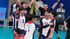 台灣男排直落三擊敗巴西隊，預賽也開胡。（圖／大專體育總會提供）