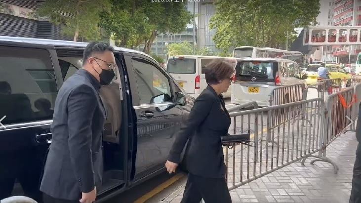 送李玟最後一程　甄妮神色哀戚連兩日現身