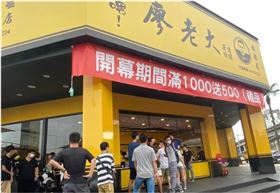 連廖老大撐不下去！阿娘喂旗艦店驚傳倒閉（圖／FB/賽車教父-廖老大）