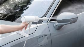Xiaomi無線洗車機採一體式便攜設計，機身重量僅約1.3公斤，能提供舒適且省力的握持。（圖／品牌業者提供）