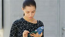 ▲用手機（圖／翻攝自pixabay）