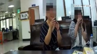 台中暖警狂奔200公尺　幫2櫻花妹追公車