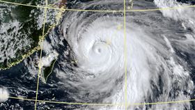 一圖看「卡努現況」！鄭明典揭「有長命颱風條件」　欲出遊2地快改期。（圖／翻攝自鄭明典臉書）