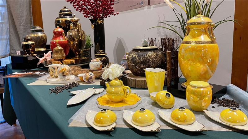 徐瑞芬瓷繪創作展　日式老屋展現瑞彩繽紛