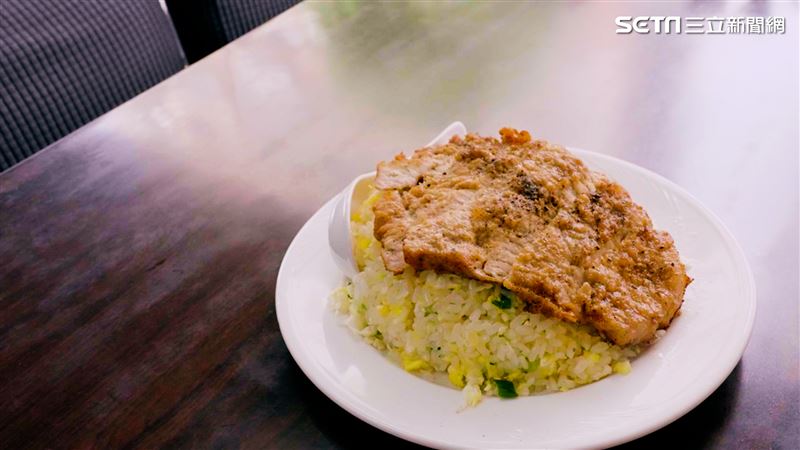 金庸英雄開餐館？饕客狂推招牌排骨蛋炒飯