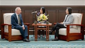 蔡英文總統今（2）日上午接見「法國在台協會主任公孫孟」。（圖／總統府提供)