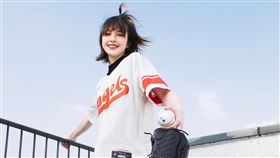 「最正棒球女孩」樓樓外型相當亮眼。（圖／好勢媒體提供）
