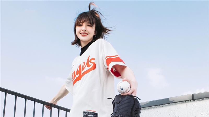 最正棒球女孩球速超猛!接近偶像稻村亞美