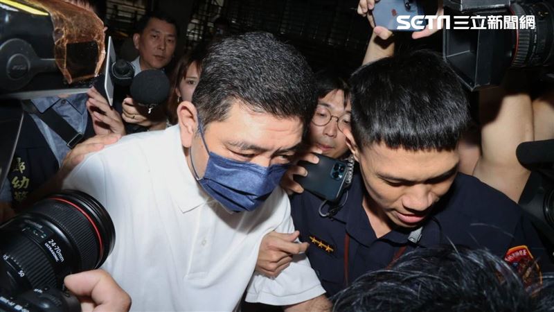 NONO被傳喚！現場民眾大喊「人渣」