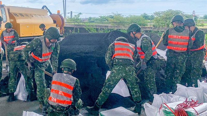 卡努來襲發陸警　國軍492名官兵待命救災