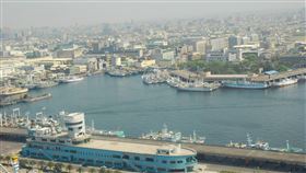 前鎮漁港改建經費81億元前鎮漁港是遠東最具規模的遠洋漁業中心，台灣遠洋漁業排名世界前3，年產值將近新台幣300億元。漁港啟用50年，不少設備、環境破舊不堪，近年改建投入81億元經費，但近日遭質疑整建經費高。（高雄市政府提供）中央社記者林巧璉傳真  112年8月2日