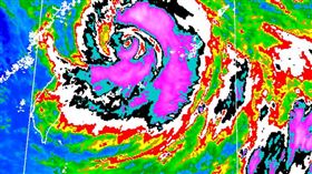 颱風假孤兒？桃園被一腳踢開　網友氣炸：禁止北北基人使用桃機。（圖／翻攝自中央氣象局）