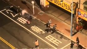 卡努颱風,新北,土城,颱風假,夜遊,行車糾紛,開打,