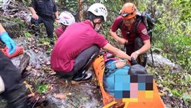 台電,工程車,復興鄉,邊坡,翻覆（圖／翻攝畫面）