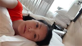 資深女星王小芬剛開完刀，在飯店休養。（圖／翻攝自臉書）