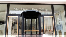 2022-2023樂季結束，數據顯示，紐約大都會歌劇院COVID-19疫後第二個樂季全季共售出66%的席位，雖然比起疫前2018-19樂季的75%還有一段距離，可是相較於2021-2022的61%，票房表現已經略有上升。