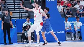 台灣女籃面對人高馬大的中國女籃堅持到最後一刻，可惜最終還是吞敗。(圖／大專體總提供)
