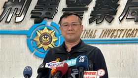 14越南人偷渡落海 警排除台灣人蛇集團涉案台灣沿海日前發現多具浮屍，內政部警政署刑事警察局12日舉行記者會，國際科長李泱輯（圖）表示，25具浮屍中有10人是越南籍且為生前落海，疑與其他4名下落不明的同伴自中國福建外海搭快艇偷渡台灣，途中因不明原因落海，已排除本案與台灣人蛇集團有關。中央社記者劉建邦攝  112年4月12日