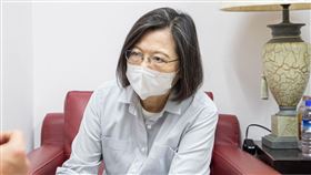 蔡英文前往台北市內湖區三軍總醫院探視傷者及向家屬致意（圖／軍聞社提供）