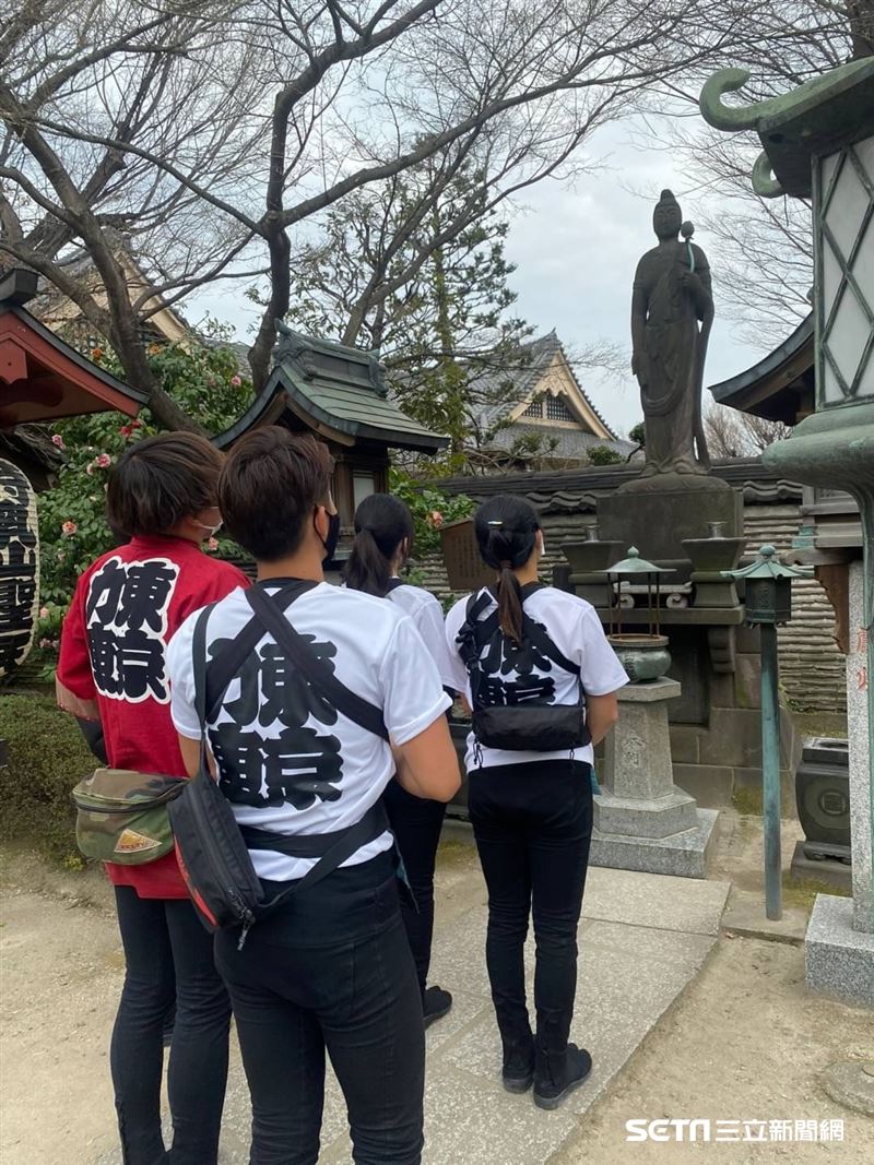 南評說,人力拉車通過面試後才是真正挑戰的開始,正式上路前得先接受一連串研修與訓練,不只要學會如何拉車,還得熟悉淺草的歷史、地理及周邊景點、美食,最後通過社長親自擔任乘客的考試才能正式載客。(圖/受訪者提供)