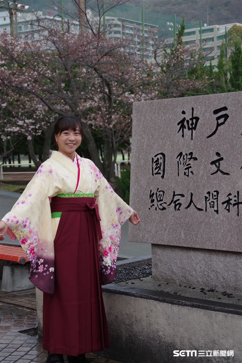 一句日文都不會的王南評,決定離開台灣、到日本重新開始。她花了一年時間準備,靠著勤能補拙不斷念書、練習日文,最後順利考上日本國立大學,並在4年後完成學業、順利畢業。這段從零開始的求學經歷,也成為她日後一次次勇於嘗試不同人生的重要養分。(圖/受訪者提供)