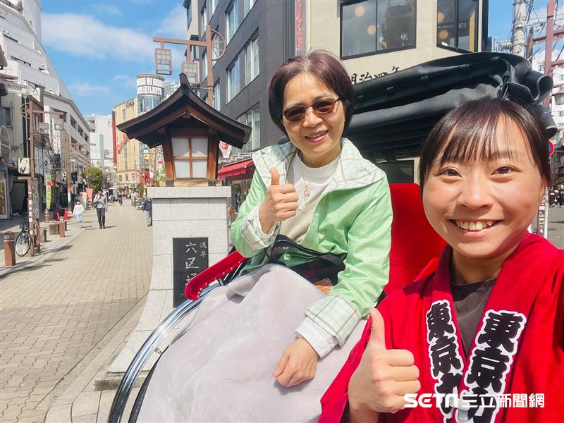 南評非常感謝母親一路以來給予她充分的信任與支持,無論是當年決定赴日重新考大學,還是後來放棄高薪工作、選擇成為人力車伕,媽媽始終尊重她的決定,沒有要求她一定得走哪一條路。也正是這份「相信女兒知道自己在做什麼」的支持,讓南評在人生面臨不同選擇時,多了一份安心與底氣。(圖/受訪者提供)