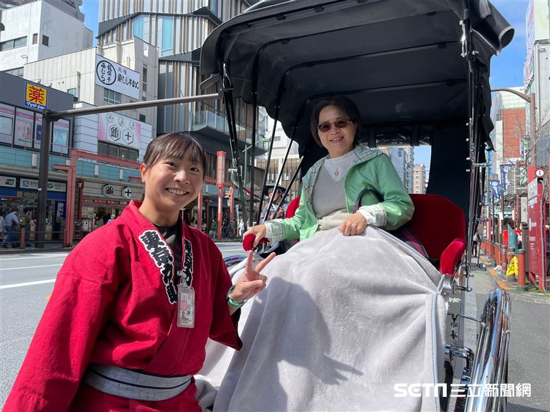 南評坦言,自己之所以能一次次勇敢做出不同選擇,媽媽的支持是讓她如此有底氣的重要原因之一。當年她辭去高薪工作、考慮去拉人力車時,曾試探性地問媽媽:「如果我去拉人力車的話,怎麼樣?」沒想到媽媽沒有反對,反而一句「有什麼不行的?」給了她很大的力量。(圖/受訪者提供)