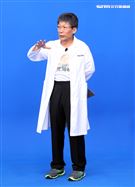 模仿天王郭子乾主持「鄉民大學問」。（圖/記者邱榮吉攝影）