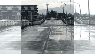 新／南投暴雨溪水沖　守城橋塌陷呈波浪狀