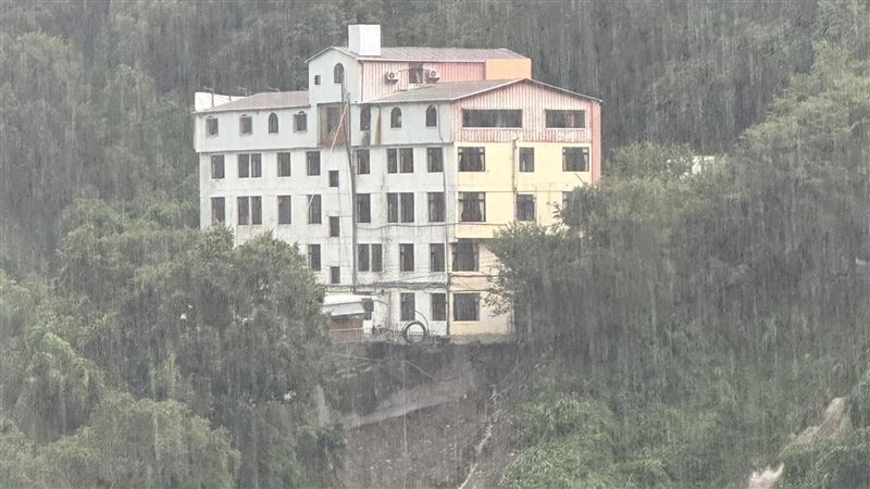 廬山慘況曝！溫泉飯店地基遭掏空岌岌可危