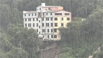 廬山慘況曝！溫泉飯店地基遭掏空岌岌可危