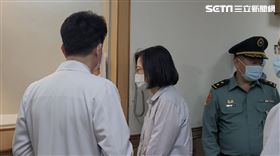 總統蔡英文探視九鵬基地意外的傷者
