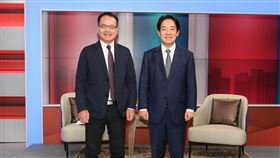 民進黨總統參選人，副總統賴清德（右）受邀參加《鄭知道了》節目。