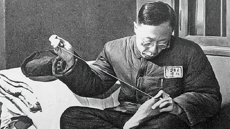 溥儀成為平民後去理髮！一開口笑翻在場人