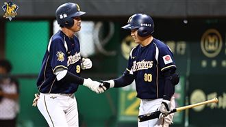 王威晨、江坤宇背靠背開轟　中職30年未見