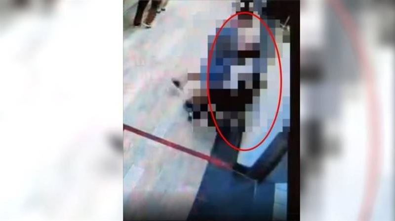 母子廁所外遭男推倒　正義姐阻止慘遭揮拳