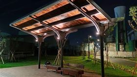 桃林鐵路自行車道延伸段鄰近的荷花池重新整理5日完工開放。（圖／住發局提供）