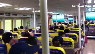 搭海盜船！屏東往小琉球浪2米　乘客好暈