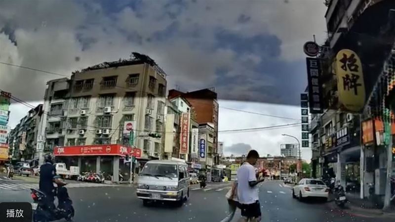 路霸型行人9秒片瘋傳！網怒吼：行車地獄