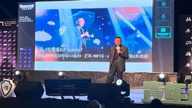 柯文哲桃園出席青年論壇（1）民眾黨總統參選人柯文哲5日應邀到桃園出席「2023未來城市．青年方程式」論壇活動，會中指出創新是台灣唯一出路，弱勢的一方要勇敢創新，這也是他為什麼要開演唱會，因為要做其他總統參選人不會做的事。中央社記者葉臻攝  112年8月5日