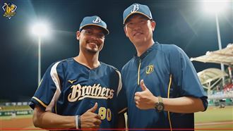 兄弟新洋投見兒時偶像　大喊：是王建民！