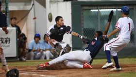 ▲3局美國2名跑者在本壘前出局，台灣守住未失分。（圖／WBSC國際棒壘球總會提供）