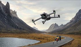 DJI AIR3搭載O4圖傳、全向避障，全新升級續航力力更延長達46分鐘。