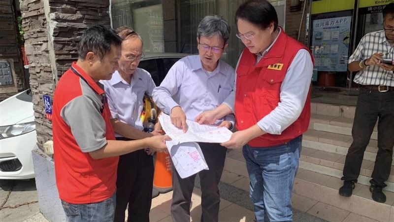 林右昌訪南投災區關懷洗腎患者、供電進度