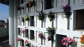 靈骨塔、塔位、納骨塔／flickr－Jnzl's Public Domain Photos／hhttps://flic.kr/p/oK1NNd