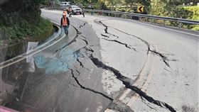 台14線75.9K處、忠勇橋，路基掏空，卡努颱風重創，埔里-霧社交通中斷，搶修(圖／翻攝畫面)