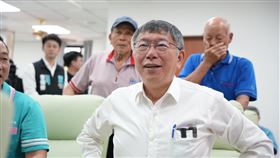 柯文哲參訪高雄市私立長照機構。（圖／民眾黨提供）